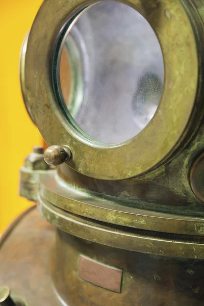 Старый водолазный шлем — стоковое фото