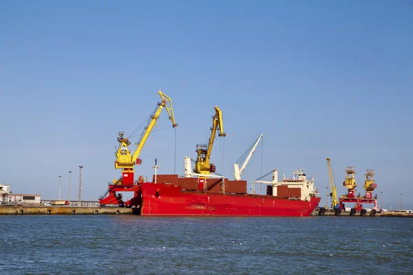 Cargo ship docked in port — Stok fotoğraf