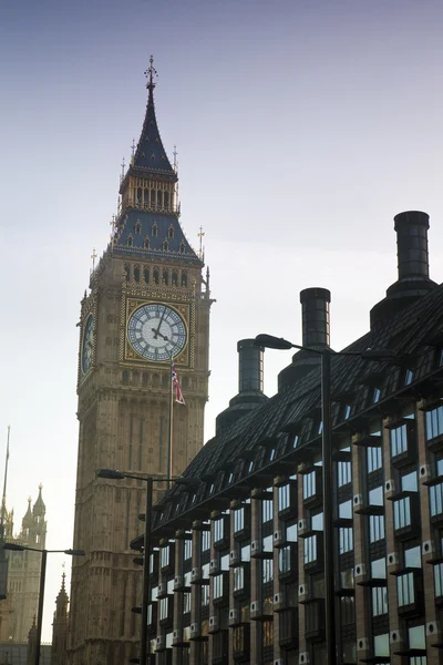 Big Ben et drapeau britannique — Photo