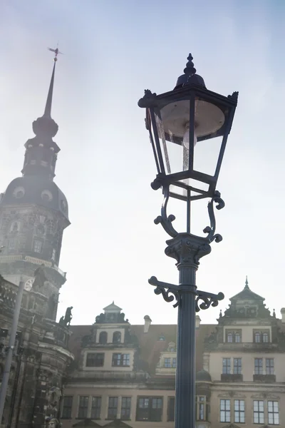 Latarnia w starym mieście w Dreźnie — Zdjęcie stockowe