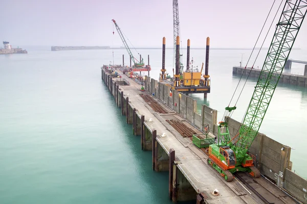 Pier van de haven in aanbouw — Stockfoto