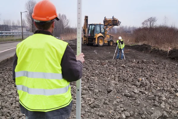 道路を建設する - 仕事で測量 — ストック写真