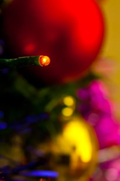 Jul ljus med ur fokus bollen — Stockfoto
