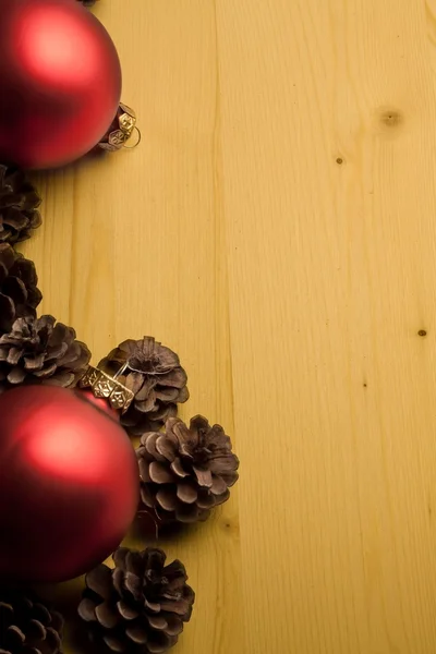 円錐形およびクリスマスの装飾 — ストック写真