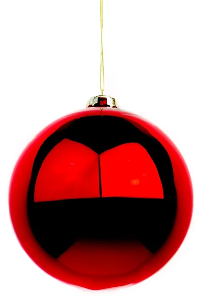 Natale rosso brillante palla appesa — Foto Stock