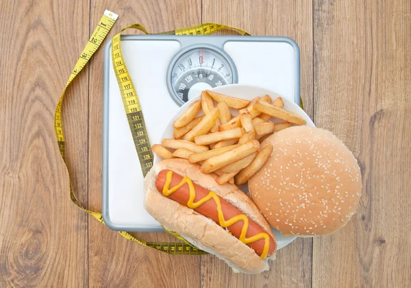 Ζύγιση κλίμακες κακή διατροφή — Φωτογραφία Αρχείου