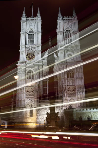 Westminster Abbey and Light Trails in London — Stock Photo, Image
