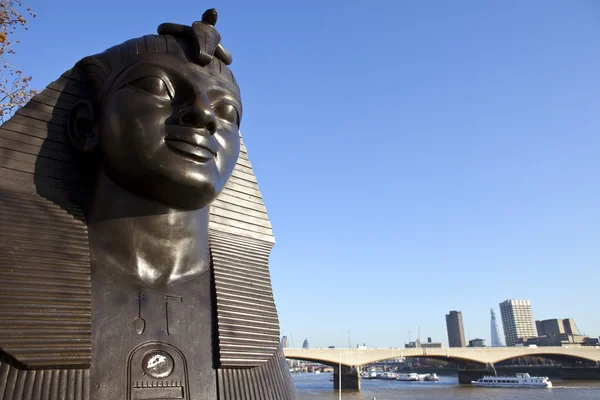 Sphinx along London Embankment — Stockfoto