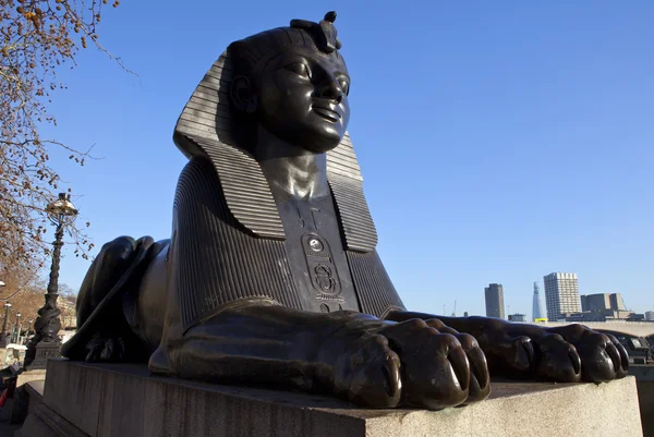 Sphinx op Londen embankment — Stockfoto