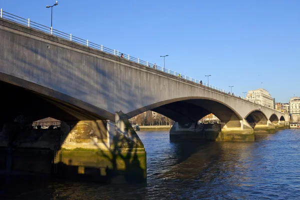 Waterloo bridge i london — Stockfoto