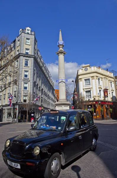 Zeven wijzerplaten Sundial Column in Londen — Stockfoto