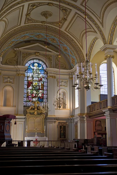 St. Giles-in-the-Fields kirke i London – stockfoto