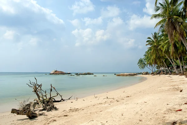 Tropischer exotischer Strand in der Nähe von Phuket Thailand — Stockfoto
