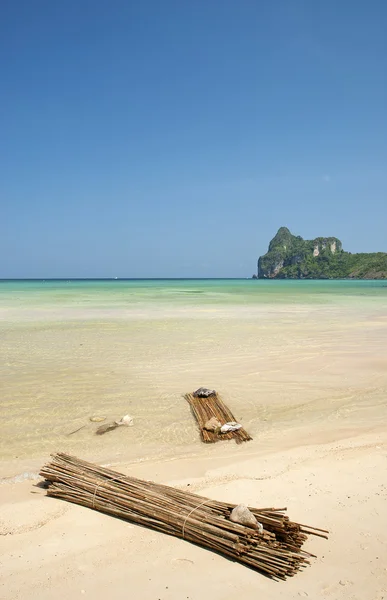 Tropická pláž v ko phi phi Thajsko — Stock fotografie