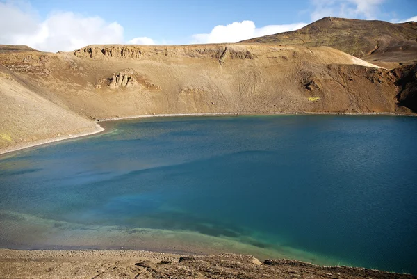 Vulkanické jezero na Islandu — Stock fotografie