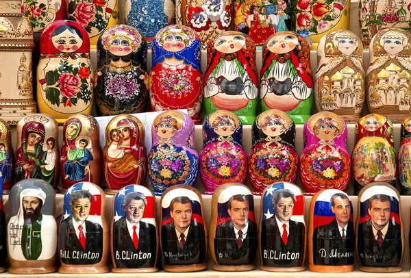 Bonecas matrioshka políticas russas no mercado baku azerbaijan — Fotografia de Stock