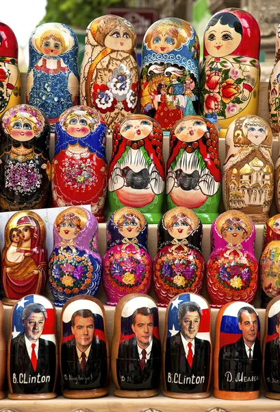 Ruské matrioshka panenky v baku azerbaijan trhu — Stock fotografie