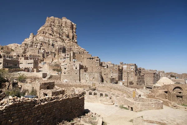Pueblo yemení cerca de sanaa yemen — Foto de Stock