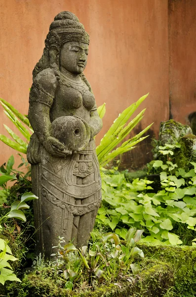 Statue in bali indonesia garden — Stock Photo, Image