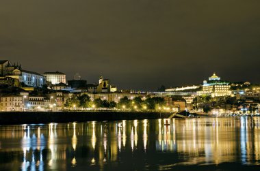 Porto Portekiz tarafından gece nehir