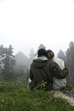 Çift puslu kış manzarası