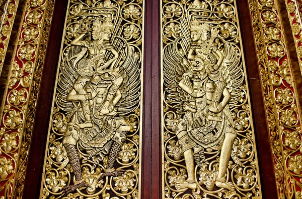 Tempeltür in bali indonesien — Stockfoto