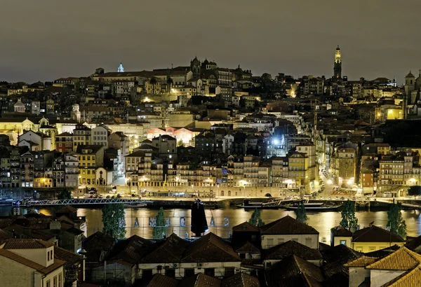 Porto riverside nattetid i portugal — Stockfoto