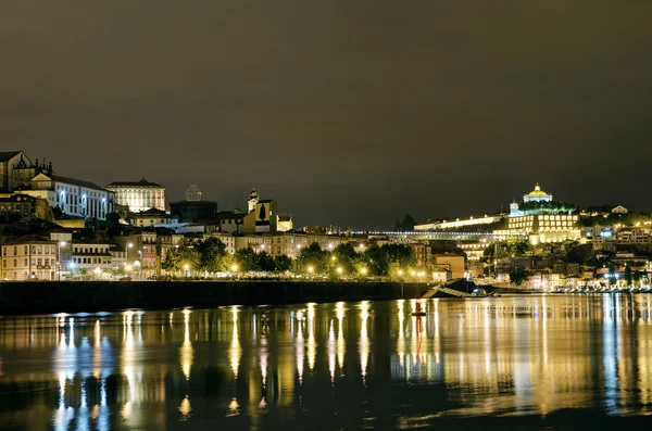 Porto lungo il fiume di notte in Portogallo — Foto Stock