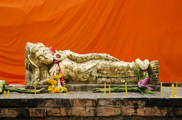 Статуя лежащего Будды в Таиланде — стоковое фото