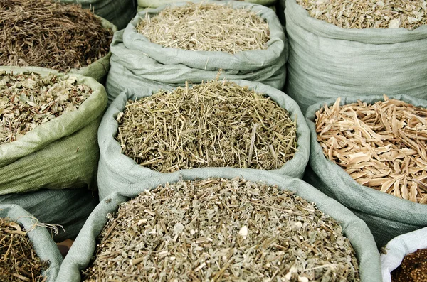 Traditional herbs in vietnam market — Stock Photo, Image