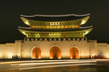 gyeongbokgung Sarayı, gece Seul Güney Kore'de Gwanghwamun kapısı