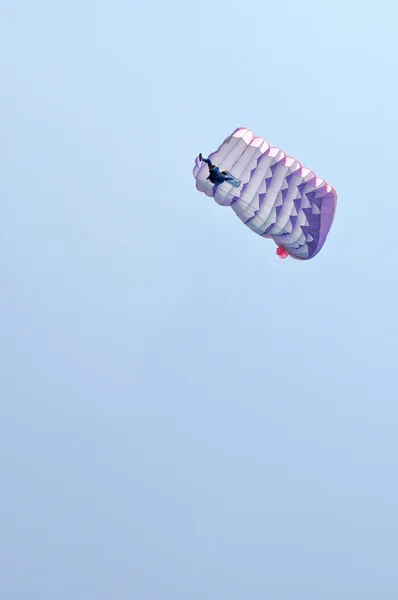 Um paraquedas — Fotografia de Stock