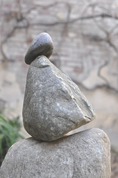 Escultura de piedras equilibradas — Foto de Stock