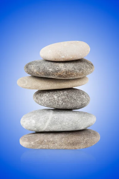 Сбалансированный стек камней — стоковое фото