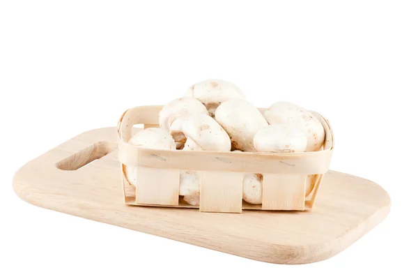 Verse champignons in een houten doos — Stockfoto