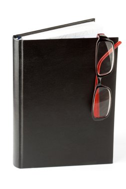 gözlük camı ile kitap