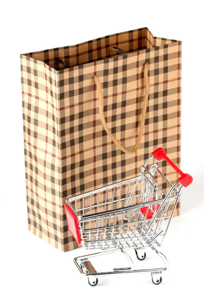 Alışveriş sepeti ve kağıt çanta — Stok fotoğraf