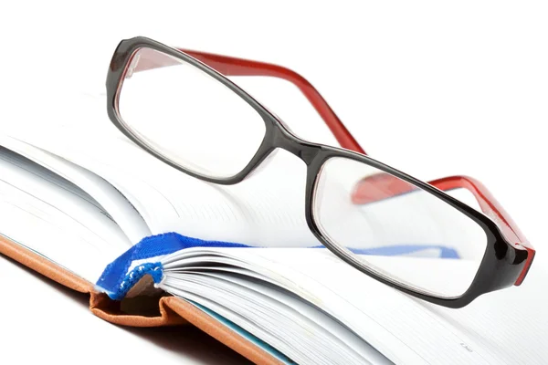 Otevřít knihu s brýlové — Stock fotografie
