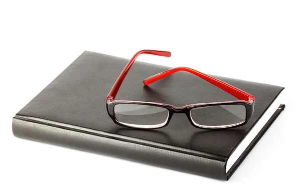 Buch mit Brille — Stockfoto
