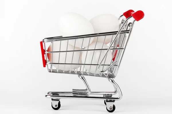 Carrinho de compras com ovos — Fotografia de Stock