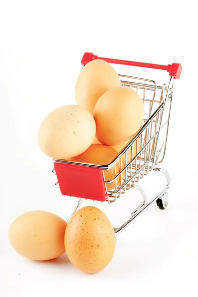 Carrinho de compras com ovos — Fotografia de Stock