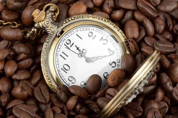 Reloj de bolsillo en café —  Fotos de Stock