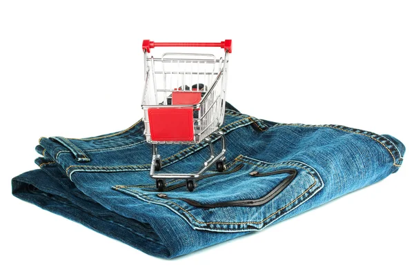 Winkelwagen met jeans — Stockfoto
