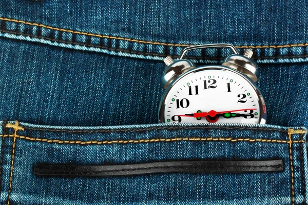 Reloj en bolsillo de jeans —  Fotos de Stock