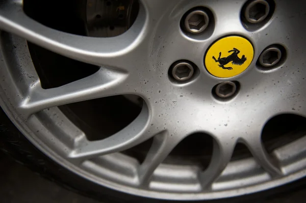 Колеса Ferrari — стоковое фото