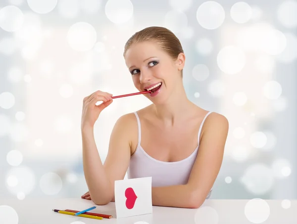 Mooi meisje ondertekende valentine briefkaart — Stockfoto