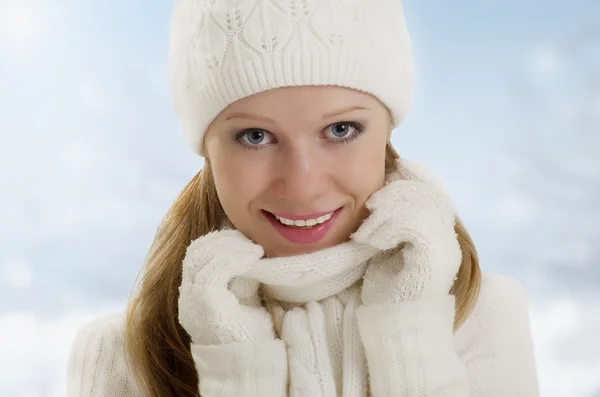 Winter portrait of a beautiful happy girl — Stock Photo, Image