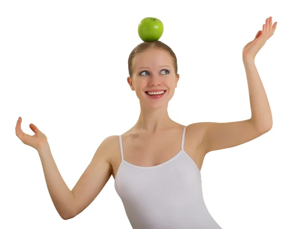 Αστείο κορίτσι εξισορρόπηση στο κεφάλι της, με ένα μήλο που απομονώνονται — Φωτογραφία Αρχείου