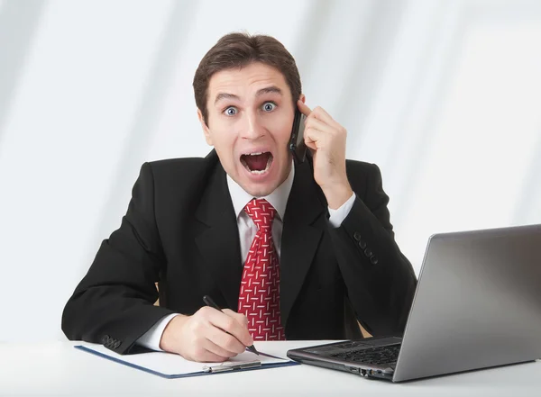 Surprised business man talking on the phone, experiences fear a — Stock Photo, Image