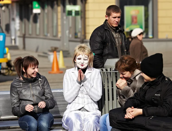 Mimes and living statues on celebration of All Fools' Day — Stock Photo, Image